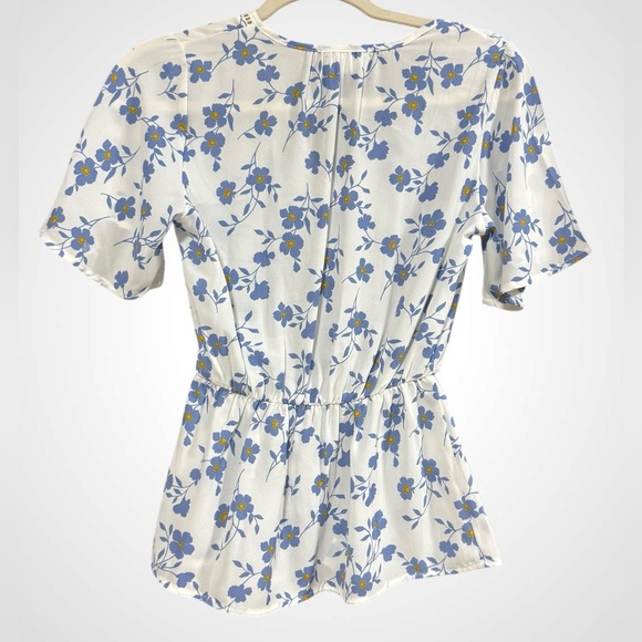 White blouse blue floral pattern by Sienna Sky lace trim short sleeves in XS - Picture 2 of 7